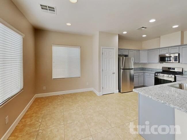 Foto del edificio - 6950 Diver Ave