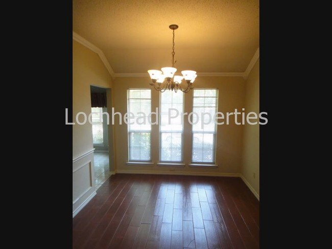 Foto del edificio - 5107 Lee Hutson Ln