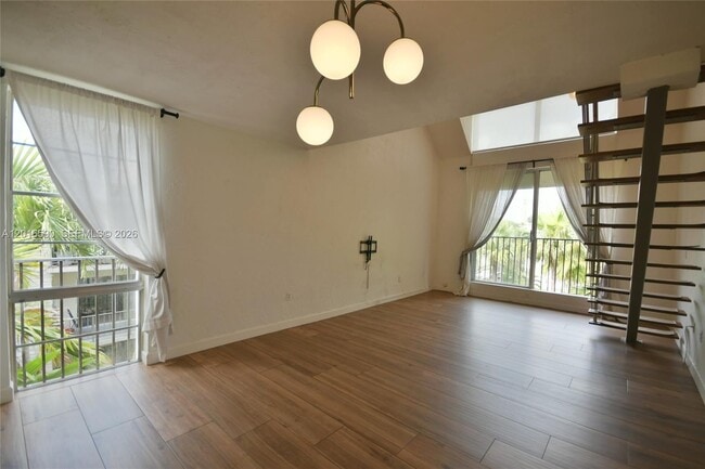 Foto del edificio - 6884 N Kendall Dr
