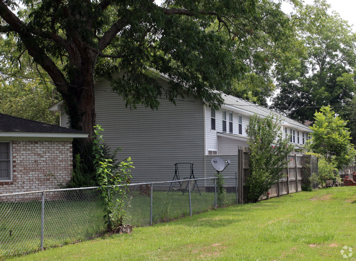 Primary Photo - Pecan Grove Apartments