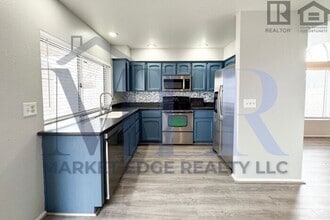Building Photo - 906 E Annette Dr