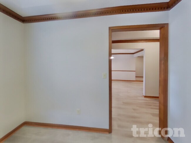 Foto del edificio - 4750 Deerfoot Ct