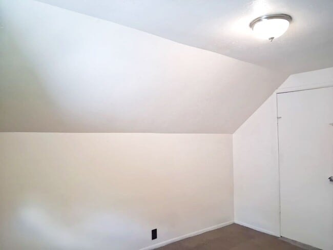 Foto del edificio - 3 BED 1 BATH SINGLE FAMILY HOME!
