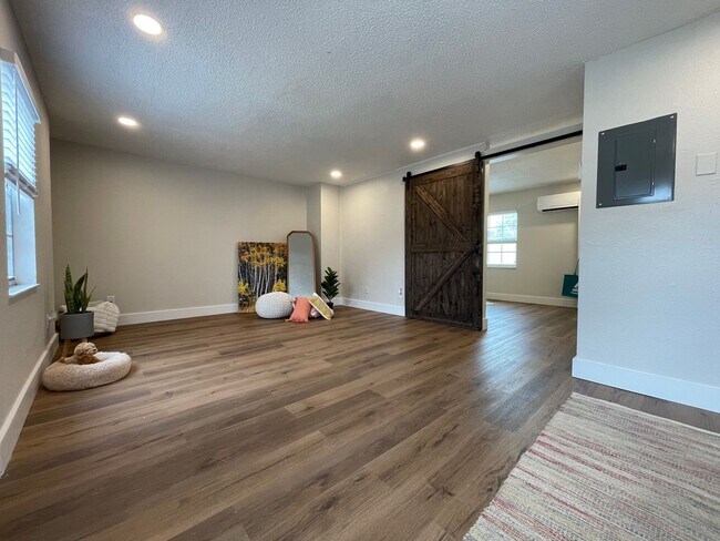Interior Photo - The Juliette