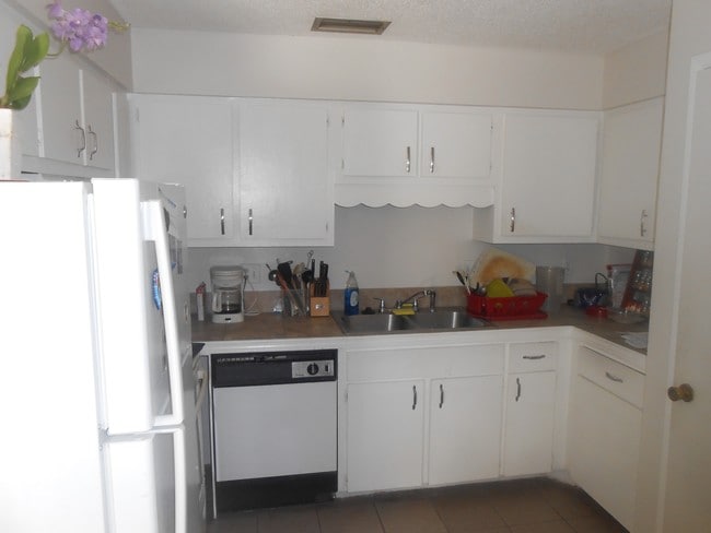 Interior Photo - 1031 Columbia Ave