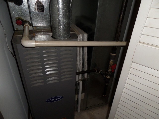 Heating in unit - 212 E Cullerton St