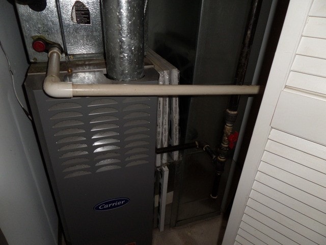 Heating in unit - 212 E Cullerton St
