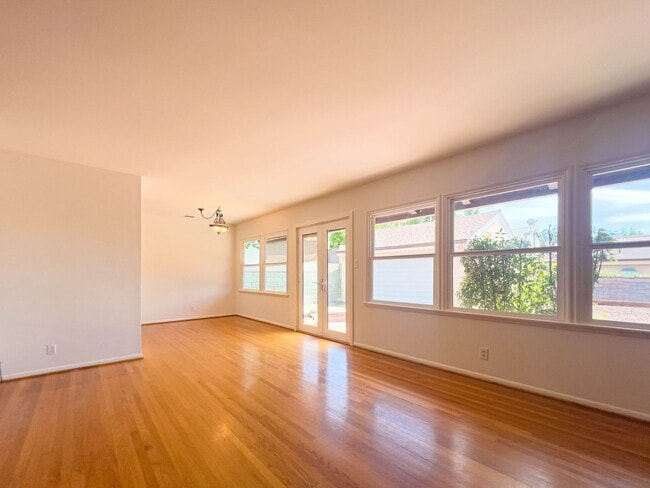 Building Photo - Spacious 3BR Home in Prime Burbank!