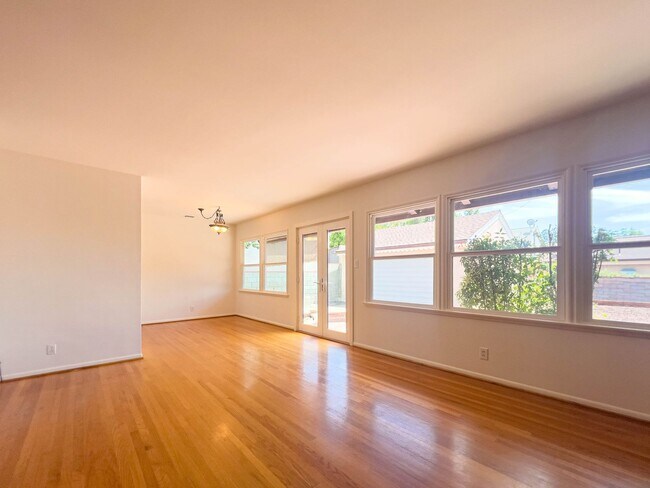 Foto del edificio - Spacious 3BR Home in Prime Burbank!