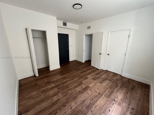 Building Photo - 321 SW 9th Ave