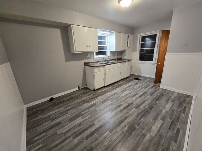 Foto del edificio - Renovated & Move-In Ready 2BR/1BA Home