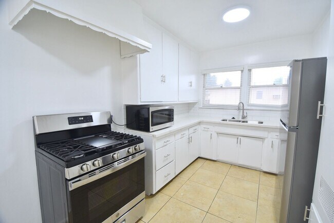 Foto del edificio - 5220 Radford Ave