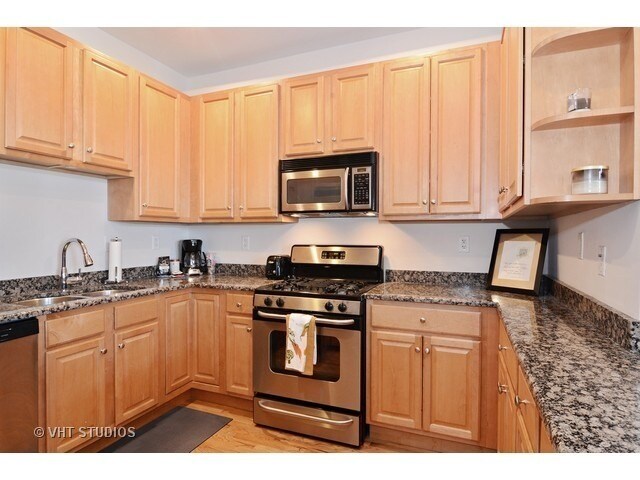 Kitchen - 3013 N Ashland Ave