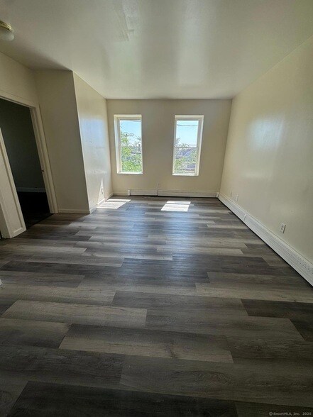 Foto del edificio - 1053 E Main St