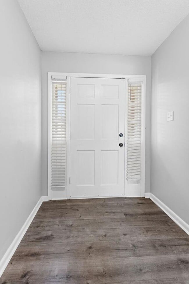 Building Photo - Spacious Brick Home with Modern Upgrades &...
