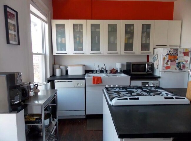 Foto del edificio - Beautiful Remodeled 1BR East Rock Suite - ...