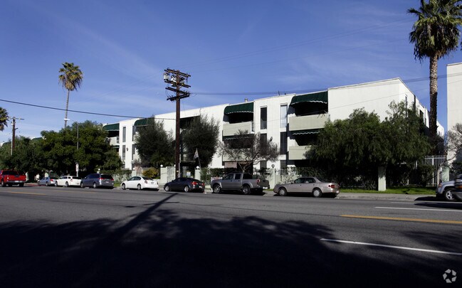 Tarzana 5 Apartments Apartments Reseda, CA