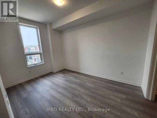 Building Photo - 14-14 Lytham Grn Cir