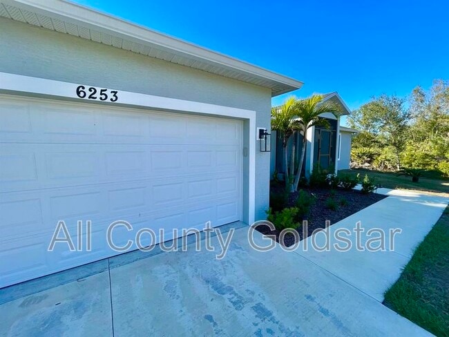 Foto del edificio - 6253 Magee St