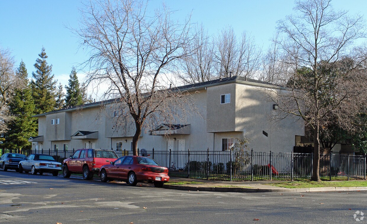 Foto principal - 3201 W St