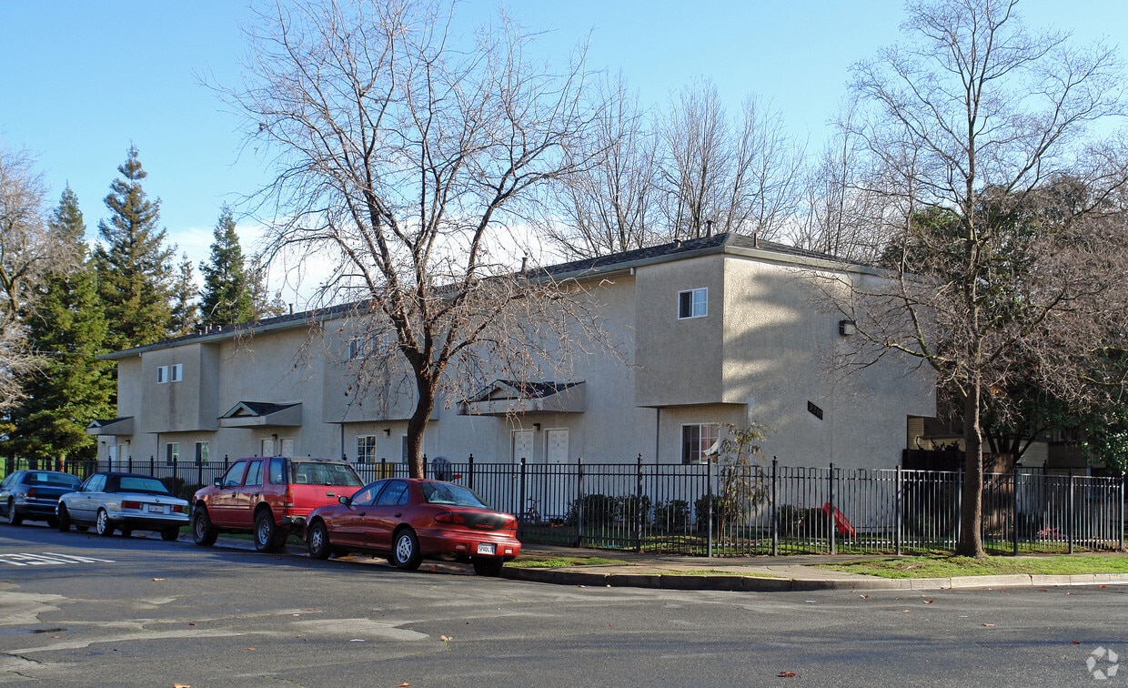 Primary Photo - 3201 W St