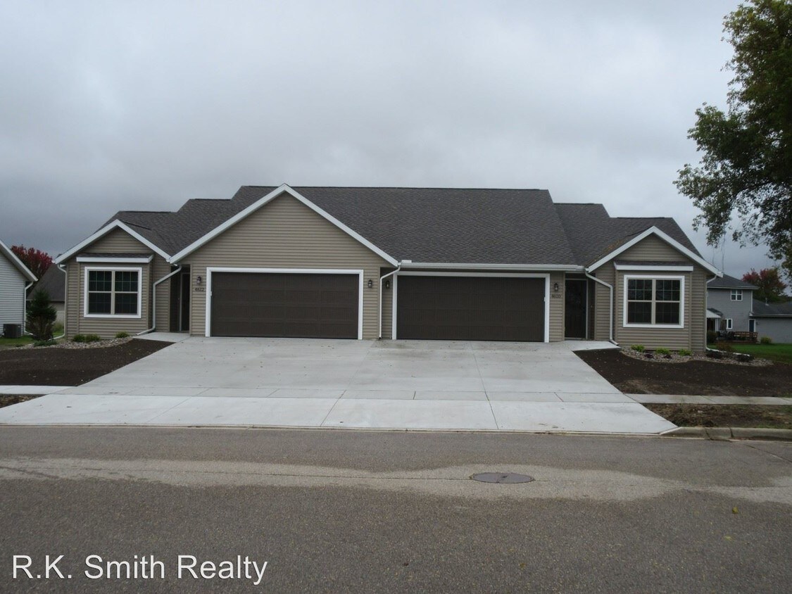 Primary Photo - 4610-4612 Woodgate Dr