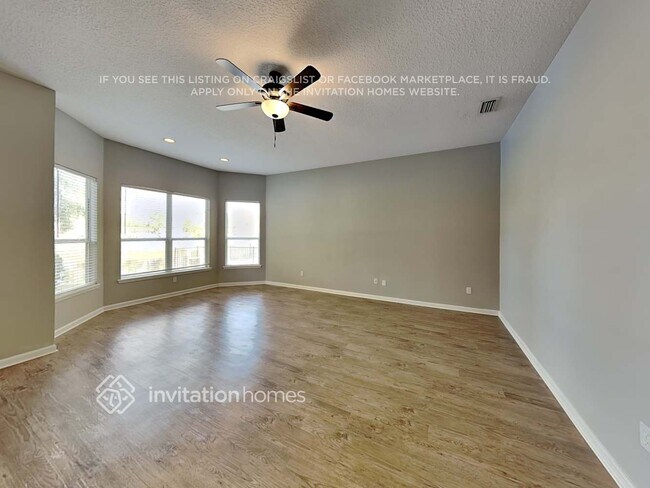 Building Photo - 904 E Terranova Way