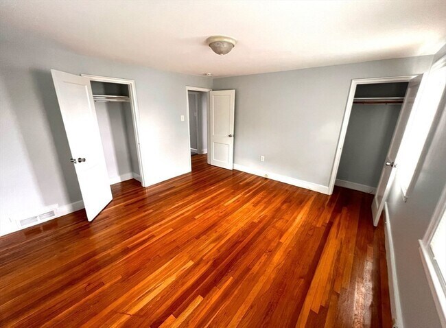 Building Photo - 15 Alpheus Rd