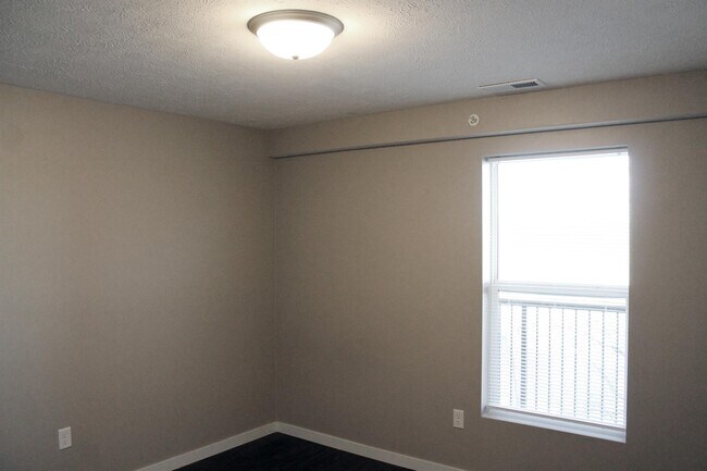 Building Photo - 200 E US-34