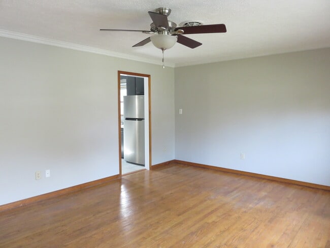 Building Photo - 231 N Mapleleaf Ave