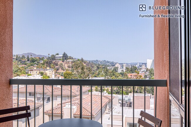 Foto del edificio - 7275 Franklin Ave