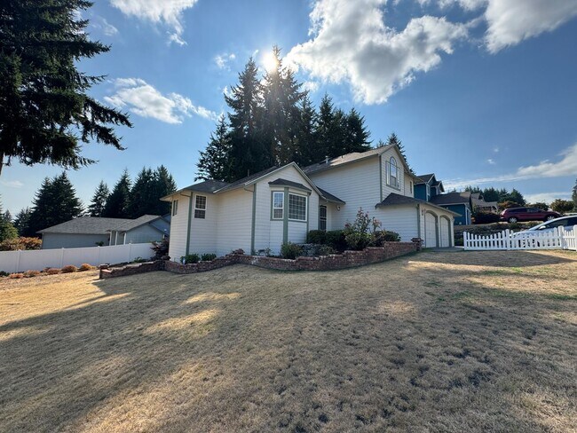 Foto del edificio - HEART OF SILVERDALE - 4BED 3 BATH HOME