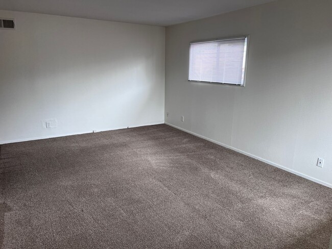 Building Photo - 3bd/1ba SFH WITH LARGE FENCED YARD, 2 CAR GARAGE, IN DESIRABLE NEIGHBORHOOD!!!