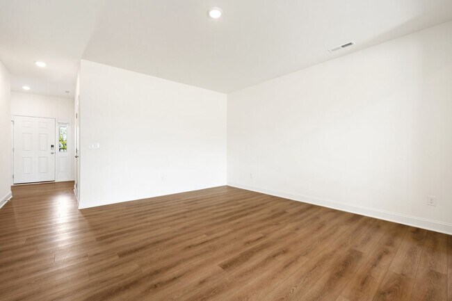 Foto del edificio - Brand New 3-Bedroom Townhome with Resort-S...