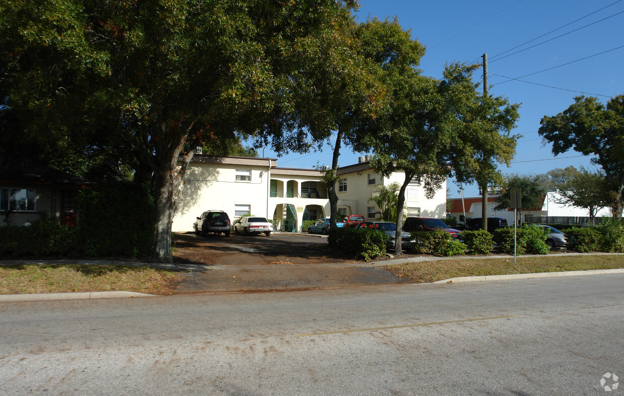 Building Photo - Lakeview Apartments