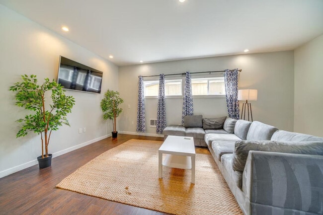 Building Photo - 16208 47th Ave S