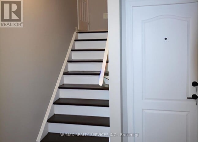 Building Photo - 34 EBURY Dr
