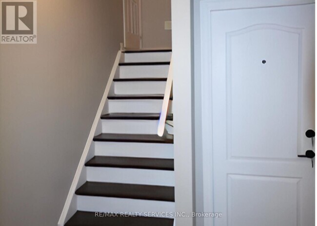 Building Photo - 34 EBURY Dr