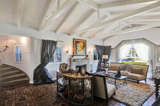 Foto del edificio - 940 Hollywood Blvd