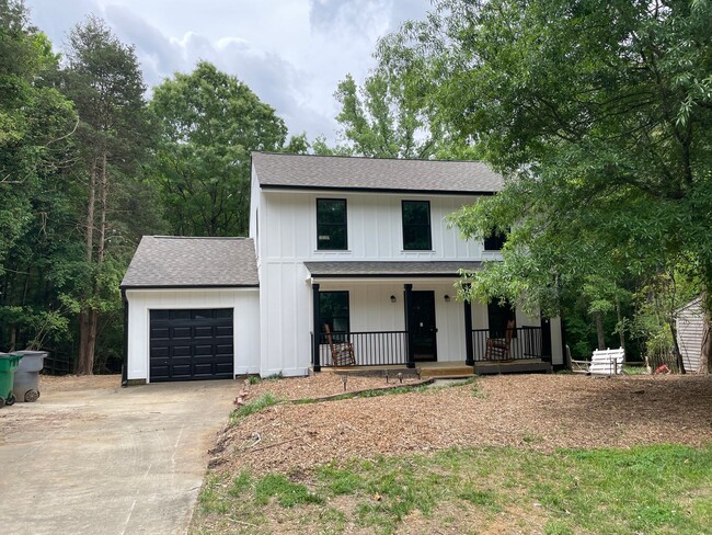 Building Photo - Excellent south Charlotte location!! Remod...