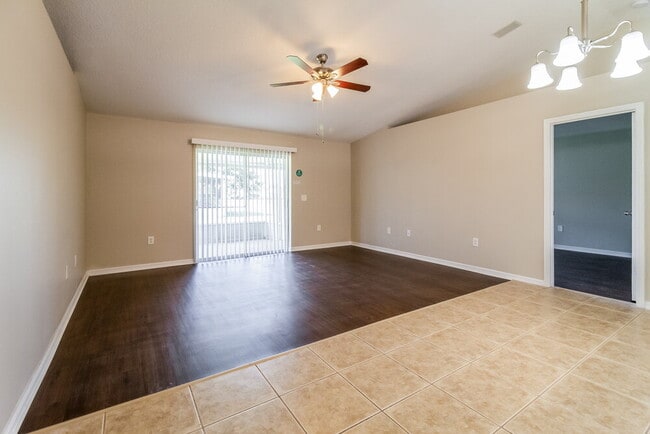 Building Photo - 559 Grand Royal Cir