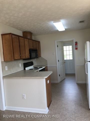 Building Photo - 4 br, 2.5 bath House - 750 OMEGA DRIVE