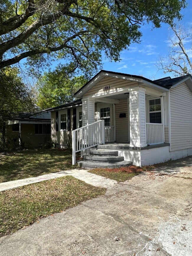 Building Photo - Welcome to This Charming Northside Property!