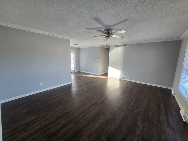 Foto del edificio - 3 Bedroom Ranch with large fenced in backyard