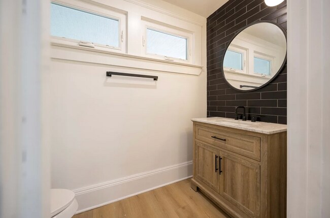 Foto del edificio - 1496 E 107th St