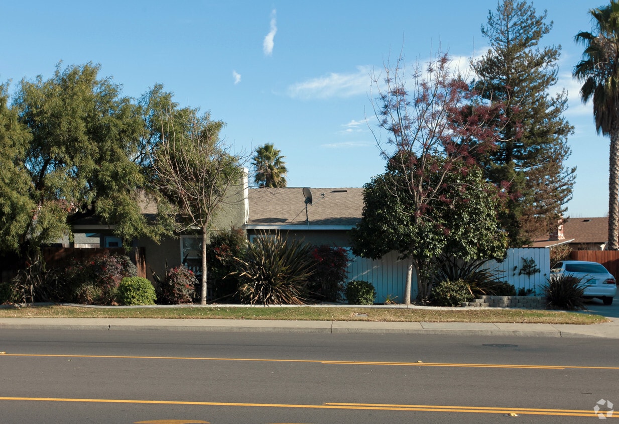 Building Photo - 1600-1602 Central Ave