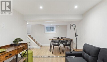 Building Photo - 464 Maybank Ave