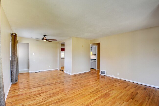 Foto del edificio - 4840 S Pearl St