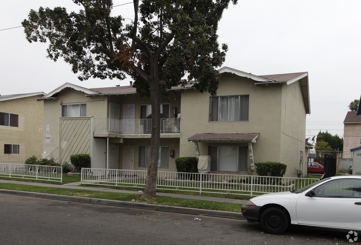 Foto del edificio - 709 N Anna Dr