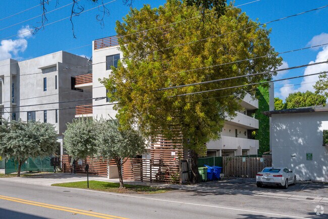Exterior del edificio - L’Uccello Condominiums